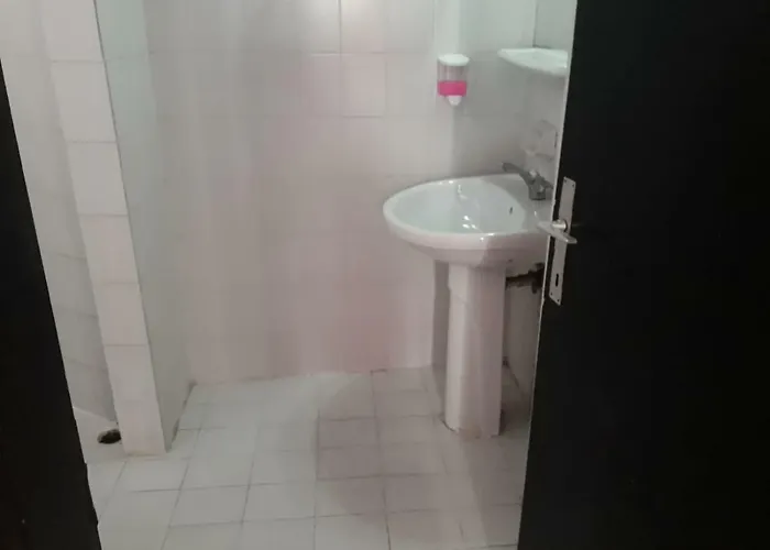 Готель Hisar *